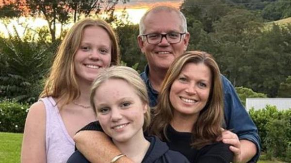 Scott Morrison with this family, wife Jenny and two girls Abbey and Lily.