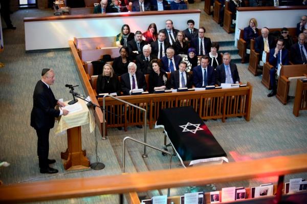 Former Vice President Al Gore offers his co<em></em>ndolences to Hadassah Lieberman during the funeral for her husband, former Sen. Joe Lieberman in Stamford, Conn., Friday, March. 29, 2024.