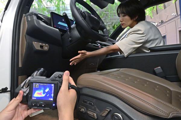 Hyundai's radiant heating system is designed to warm passengers quickly without blowing hot air directly o<em></em>nto the skin. (Hyundai Motor Group)