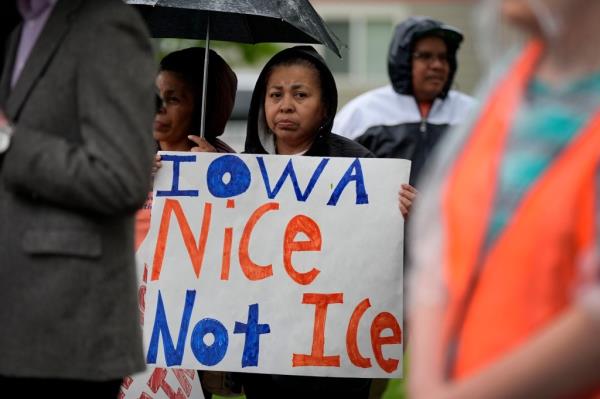 Iowa migrant law protesters