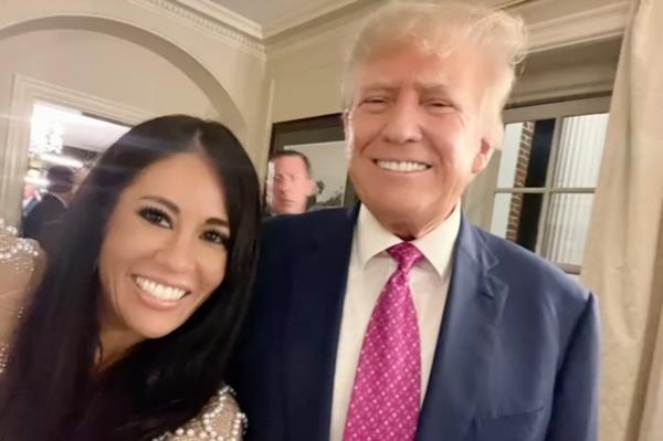Cara Castro<em></em>nuova and Do<em></em>nald Trump</p>

<p>　　