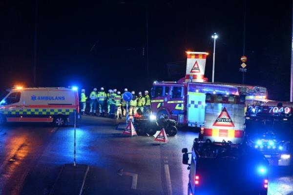 A view of emergency services on the E6 near Stenungsund, closed in both directions after persistent rain caused a landslide, in Stenungsund, Saturday, Sept. 23, 2023. Three people have been injured and several buildings and vehicles damaged after a highway collapsed following a landslide in western Sweden early Saturday.Photos and video footage showed a huge sinkhole that had opened on the E6 highway, which runs from southern Sweden to Norway, not far from Sweden?s second largest city of Goteborg. (Bjrn Larsson Rosvall/TT News Agency via AP)