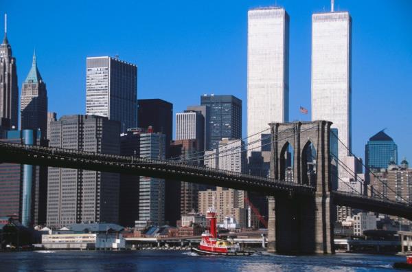 Twin Towers in the New York City skyline, with the Brooklyn Bridge in the foreground