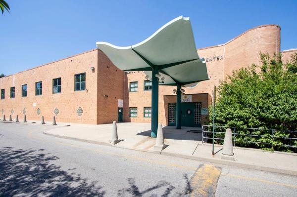 Exterior view of the Bio<em></em>ndi School building in Yonkers, NY