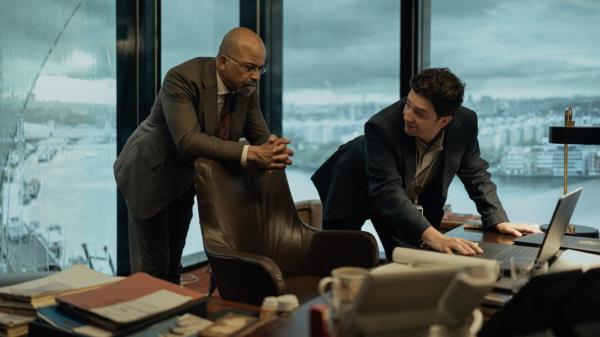 Jeffrey Wright as Henry and John Magaro as Owen in 