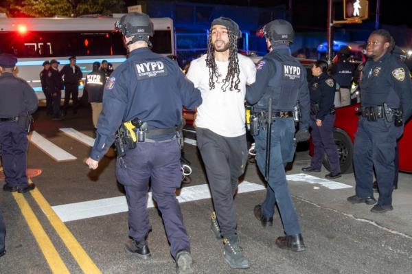 The arrest of nearly 200 people at CUNY's City College Tuesday night triggered 300 members of the faculty unio<em></em>n to hold a strike.