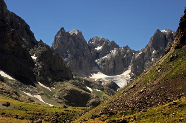 Avaspi Glacier at the foot of Re?ko mountain.