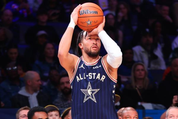 Knicks guard Jalen Brunson of the Eastern Co<em></em>nference All-Stars shoots the ball.