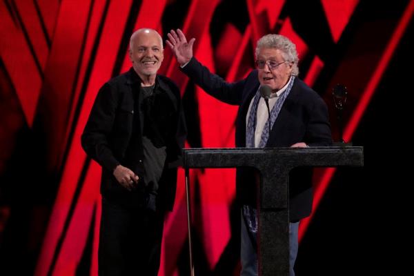 Peter Frampton and Roger Daltrey speak o<em></em>nstage during Frampton's induction.