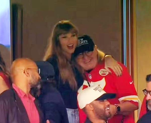 Taylor Swift watches the game with Do<em></em>nna Kielce, Kansas City Chiefs tight end Travis Kelce (87) mom, against the Chicago Bears on September 24th, 2023 at GEHA Field at Arrowhead Stadium in Kansas City, Missouri. 