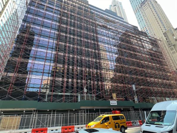 A 1,200-foot skyscraper is planned to go up o<em></em>nce the vacant building at 625 Madison Ave. is demolished.