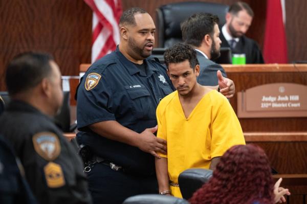 Franklin Jose Pe?a Ramos is seen handcuffed in a Houston court room, wher<em></em>e he's surrounded by cops.