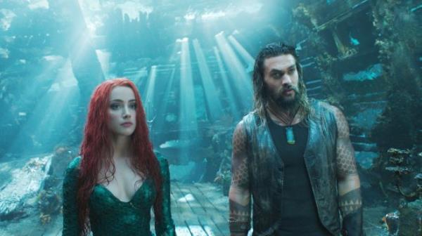 Jason Momoa (L) and Amber Heard