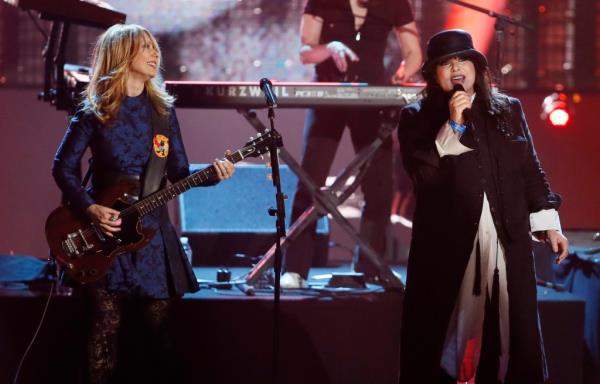 Heart perform at the Rock and Roll Hall of Fame induction ceremony in 2013