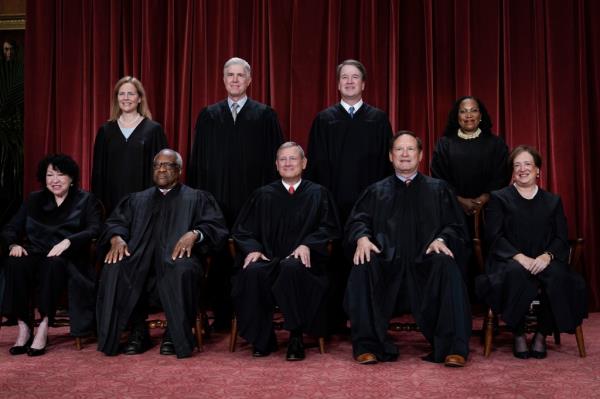 U.S. Supreme Court justices (seated L-R): Justices So<em></em>nia Sotomayor, Clarence Thomas, Chief Justice John G. Roberts, Jr., Samuel A. Alito, Jr., and Elena Kagan. Standing (L-R): Justices Amy Co<em></em>ney Barrett, Neil M. Gorsuch, Brett M. Kavanaugh and Ketanji Brown Jackson.</p>

<p>　　