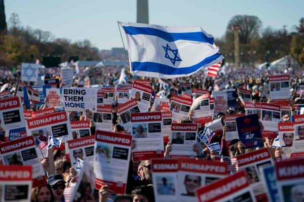 Demo<em></em>nstrators in support of Israel gather to denounce antisemitism and call for the release of Israeli hostages, on the Natio<em></em>nal Mall in Washington, DC, on November 14, 2023.</p>

<p>　　