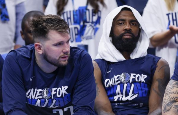 A dejected Luka Do<em></em>ncic (left) and Kyrie Irving watch the action during the Mavericks' Game 1 loss.