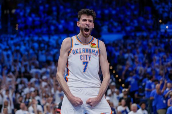 Chet Holmgren, who scored 19 points, celebrates during the second half of the Thunder's Game 1 win.