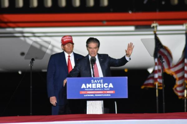 Dr. Mehmet Oz delivers remarks and appears on stage with Former President Do<em></em>nald J. Trump during a rally at Arnold Palmer Regio<em></em>nal Airport in Latrobe, United States on November 5, 2022.