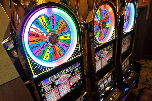 A lucky gambler turned a $2.50 bet into nearly $348,000 at a Wheel of Fortune Double Gold Gold Spin Slots machine at Harry Reid Internatio<em></em>nal Airport in Las Vegas.