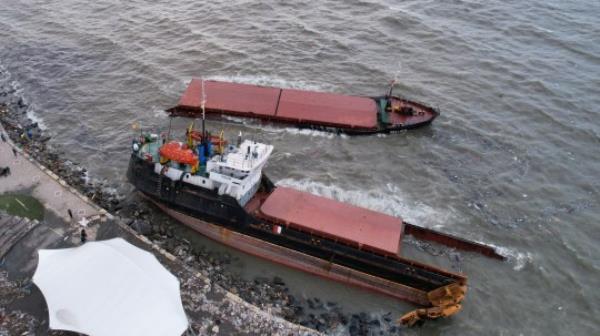 ZONGULDAK, TURKIYE - NOVEMBER 20: An aerial view of the stranded cargo ship that drifted due to the storm in Eregli district of Zonguldak, Turkiye on November 20, 2023. The Panama-flagged cargo ship was split in two due to the storm that was effective in the region. (Photo by Omer Urer/Anadolu via Getty Images)