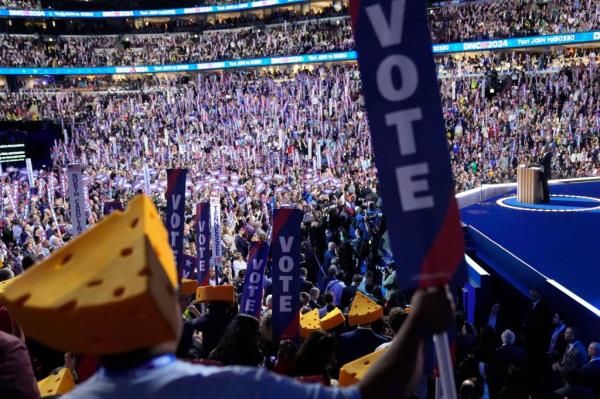 Former President Barack Obama addressing a crowd at the Democratic Natio<em></em>nal Co<em></em>nvention held at the United Center, Chicago