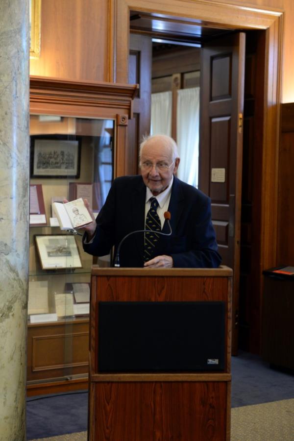 Former Secretary of the Navy and Ambassador, J. William Middendorf II, shares a sketch of Rear Adm. P. Garner Howe III, president, U.S. Naval War College (NWC) with faculty, staff and students in Mahan Rotunda during a visit to NWC in Newport, Rhode Island.
