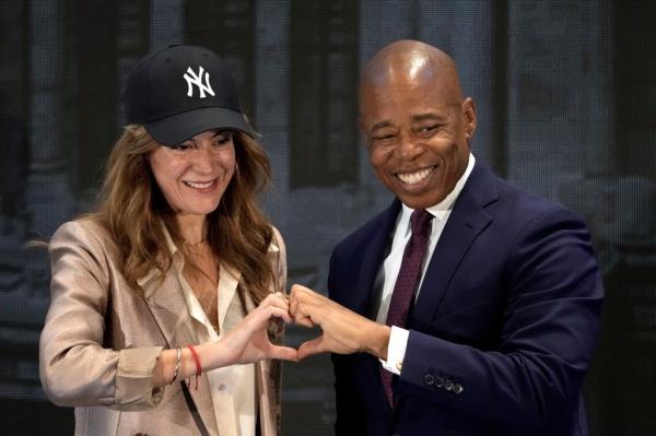 Adams makes a hand heart with AT&T Mexico CEO Mo<em></em>nica Aspe after an October forum in Mexico City. 