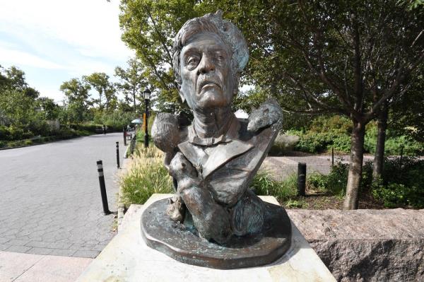 A close up of the Rat Man bust.