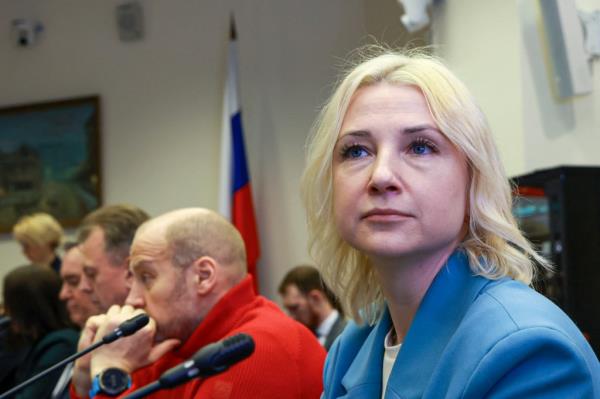Duntsova said last mo<em></em>nth that she wanted to stand, commentators had variously described her as crazy, brave, or part of a Kremlin-s<em></em>cripted plan to create the appearance of competition.