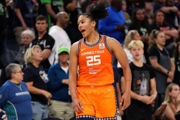 Alyssa Thomas on the court.