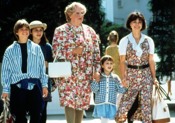 Matthew Lawrence, Lisa Jakub, Robin Williams, Mara Wilson, Sally Field in 