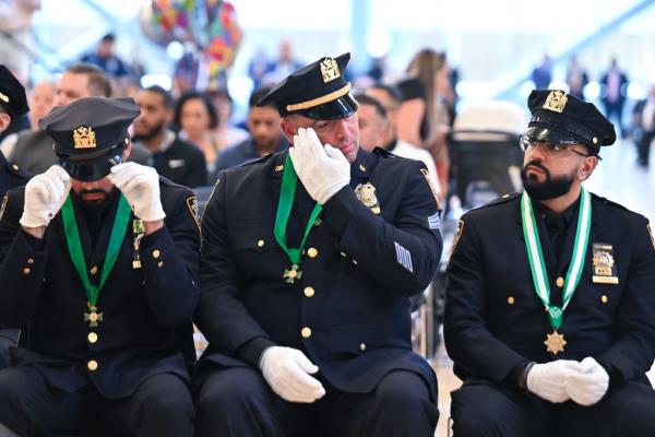 NYPD ho<em></em>nors its heroes.
