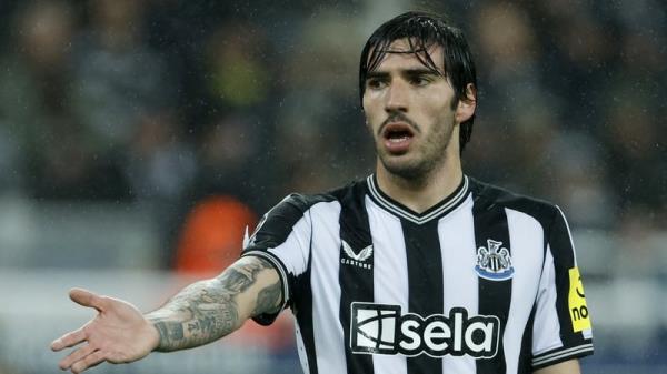 Sandro To<em></em>nali last played for Newcastle in October