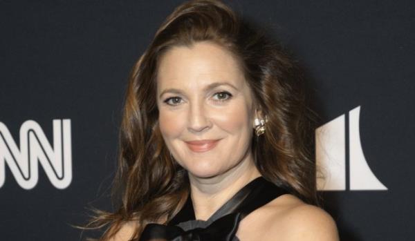 FILE - Drew Barrymore appears at the 24th Annual Mark Twain Prize for American Humor at the Kennedy Center for the Performing Arts on March 19, 2023, in Washington. Barrymore will host the Natio<em></em>nal Book Awards, wher<em></em>e Oprah Winfrey will be a guest speaker. (AP Photo/Kevin Wolf, File)