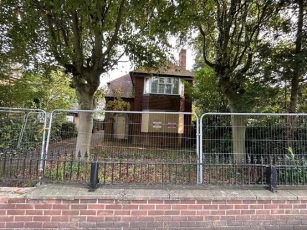 A disabled Derby woman says she's proud to be the last person living on a street destined to disappear if ?250m upgrade works go ahead on the A38. Gail Roberts, 64, has been locked in a stalemate with Natio<em></em>nal Highways over the sale of her house on the Queensway service road next to Markeaton Island for years.