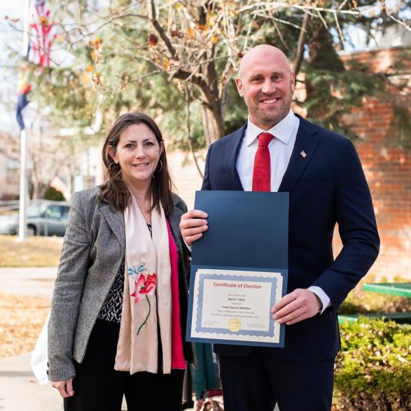 Pictured: Brent Metz sworn into office as elected council members at Town of Mountain View