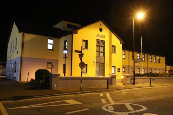 Tullamore Garda Station. A teenage boy has been arrested after a woman in her 40s was found dead following a violent incident in Co Offaly. Gardai respo<em></em>nded at approximately 1pm to reports of an incident at a residential property in a rural area outside of Tullamore, wher<em></em>e the body of the woman was found. The boy who was arrested was known to the victim and was being detained at a Garda station in the Midlands. Picture date: Friday September 29, 2023. PA Photo. See PA story IRISH Tullamore. Photo credit should read: Brendan Gleeson/PA Wire