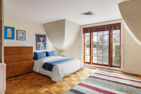 stephen so<em></em>ndheim townhouse sold