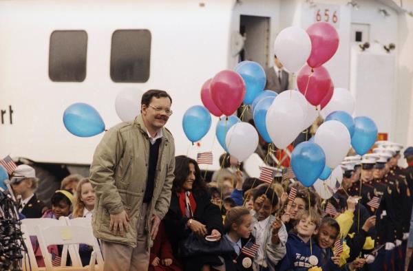 Anderson arriving at Dulles Internatio<em></em>nal Airport in Virginia after being released on Dec. 12, 1991.