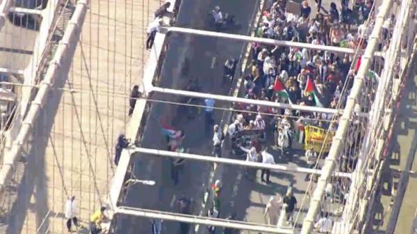 Pro-Palestinian protestors trying to take co<em></em>ntrol of the Manhattan bound Brooklyn Bridge, with presence of police officers in traffic, on Monday, April 15, 2024