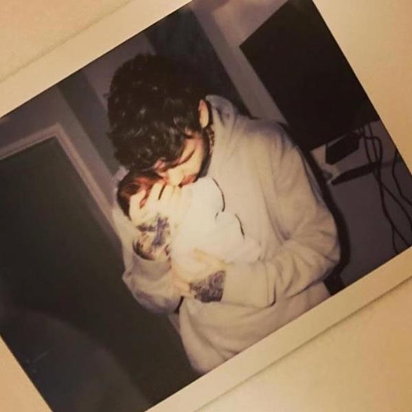 Louis Tomlinson's post.