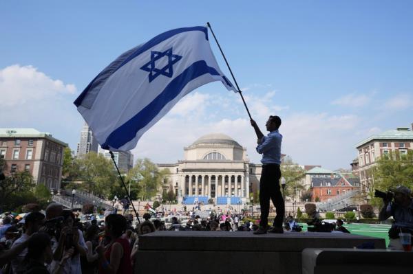 Protesters at columbia waving israeli flog
