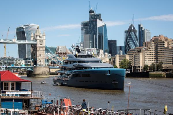 Aviva yacht.