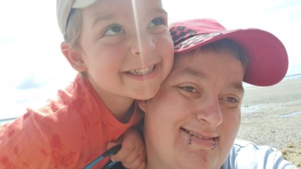 Jacob Bouyer smiling together with his four-year-old child