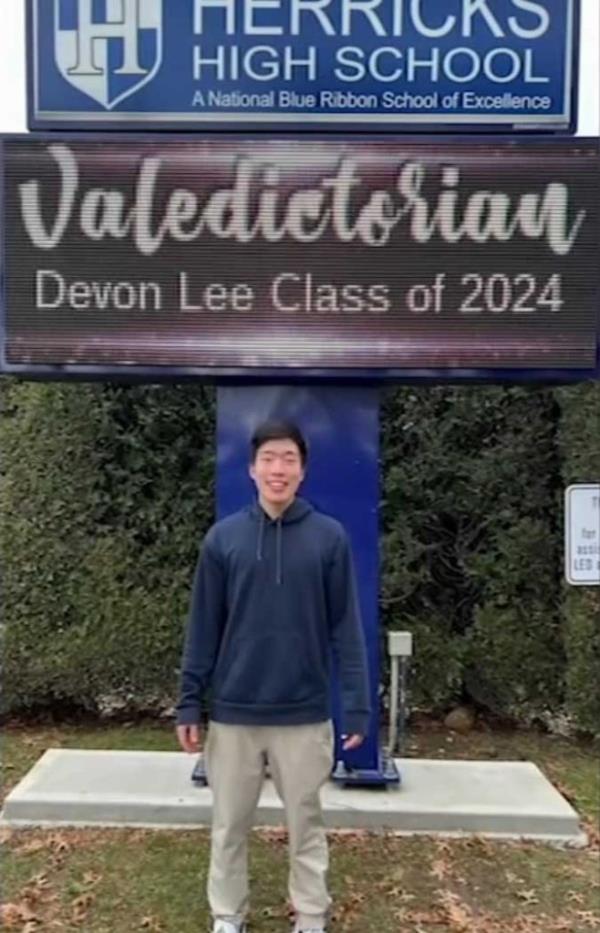 Devon Lee will graduate as the schools valedictorian after havin<em></em>g a GPA sixth thousandths of a point higher than his brother.