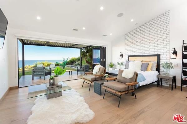 The primary ensuite bedroom. 