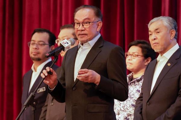 Govt focusing on boosting public transport networks, infrastructure, service quality, says PM Anwar