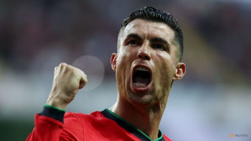 Ro<em></em>naldo brace helps Portugal to 3-0 friendly win over Ireland