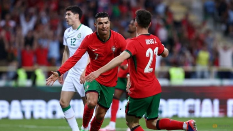 Ro<em></em>naldo brace helps Portugal to 3-0 friendly win over Ireland